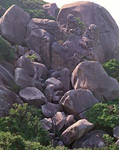 Bouldery colluvium occupying a drainage line in Chung Hom Kok, Hong Kong Island